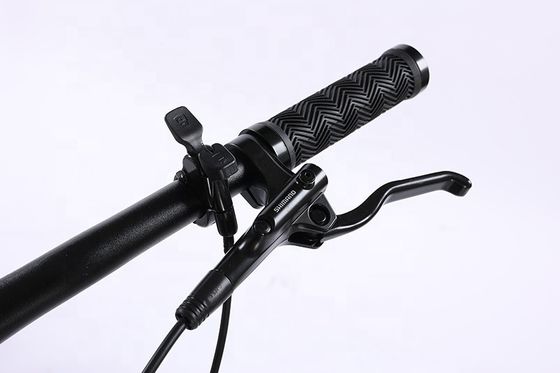 Shimano-Groupset Mountainbike mit Aluminiumrahmen und 27,5&quot; braunen Rändern